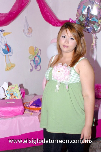 28042010 Alejandra Ramírez Martínez espera el nacimiento de su bebé.