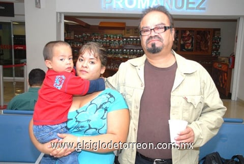 28042010 México. La familia Gurrola salió de La Laguna por cuestión de negocios.