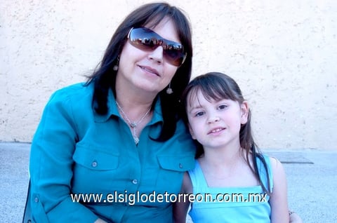 30042010 Maribel de Zermeño e Isabella González.