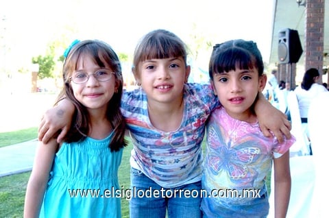 30042010 Andrea, Isabel y Valeria.