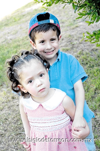 30042010 María Isabella Gutiérrez y Jesús Xavier Ciprés.