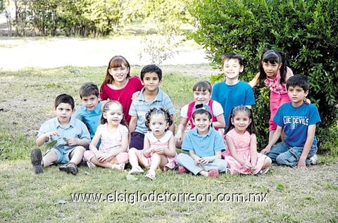 30042010 Ellas de rosa, ellos de azul. Alan Galindo, Andrea Quirarte, Diego Solís, Silvana, Pavel Trejo, Andrea Fernández, Ricardo Morán, Santiago Daccarett, Nirvana, María Gutiérrez, Jesús Xavier Ciprés y Daniela Padilla.