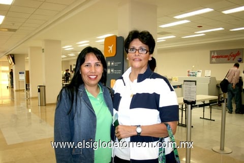 30042010 Cancún. Lolis Silva y Analys Martínez.