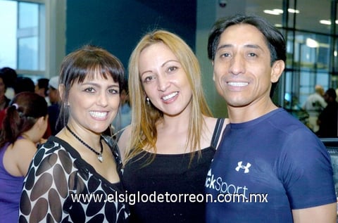24042010 Kuky Gutiérrez, Maru de Rocha y Jorge Rocha.