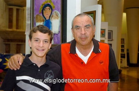 01052010 Roberto y Daniel Velasco presenciaron gustosos el concierto.