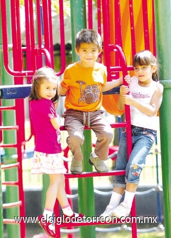 02052010 Miriam, Mauricio y Anahí.