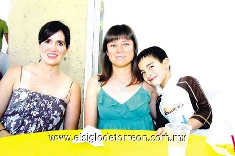 03052010 Gaby de Reina, Aurora de Ahnert y José Miguel Reina Aguirre.