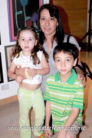 04052010 Nancy Valenzuela, Luisa y Luis Manuel.