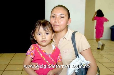 04052010 Ángeles Méndez e Isabel Ramírez.