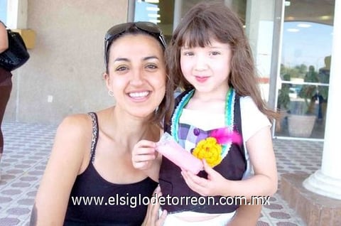 04052010 Brenda Meza González y Alma Azul. EL SIGLO DE TORREÓN / JESÚS HERNÁNDEZ