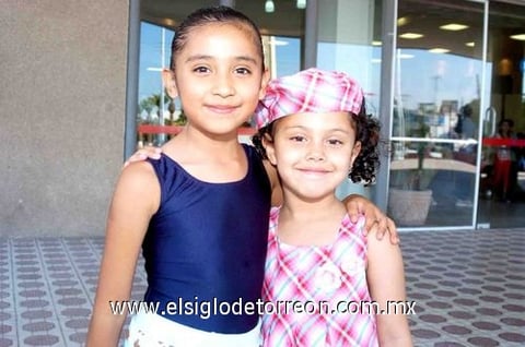 04052010 Lindas asistentes. Astrid Estefanía Rodríguez Solís y Daniela Gutiérrez Delgado.