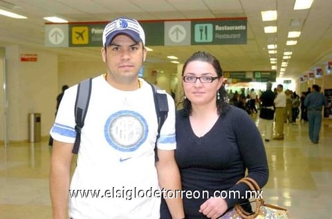 04052010 Ciudad del Carmen. Iván Marmolejo se despidió de su novia Michelle Rodríguez.