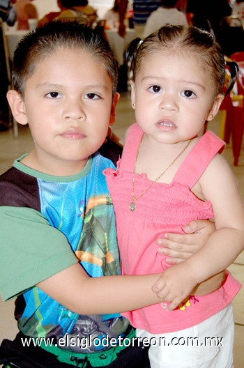 05052010 Édgar Uziel y Daniela Domínguez Delgado.