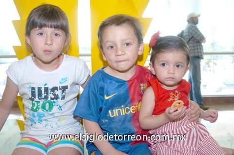 05052010 Barbi, Santiago y Ana María.
