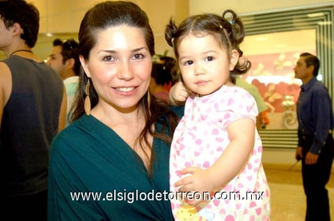 05052010 Espectadoras. Eunice Guerrero e Isabella Torres.