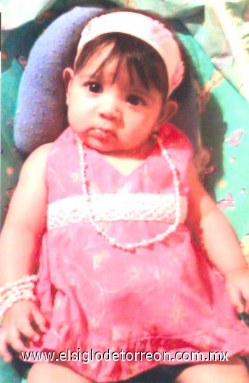 05052010 Luce muy coqueta la niña Renata Daniela Meraz Martínez.