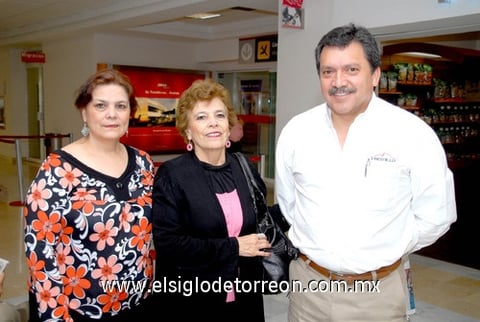 05052010 Hermosillo. Elvia Dávila se despidió de Delfina y Baldo.