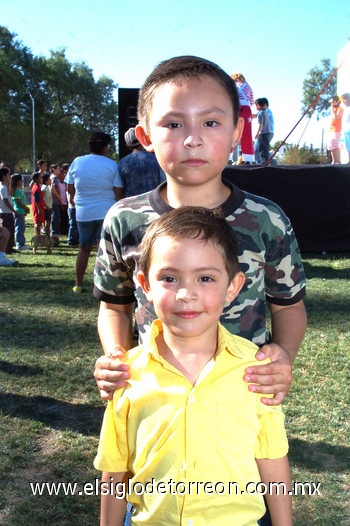 06052010 Carlos Alexis y Orlando González Saucedo.