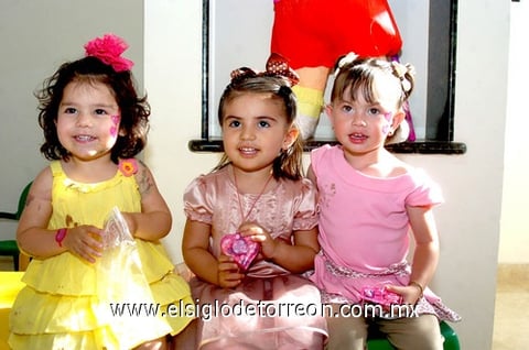 06052010 Karime y Ana Sofía acompañaron a Jani en su fiesta de cumpleaños.