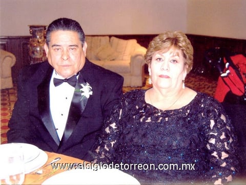 06052010 Elsa Aurora Alanís Cárdenas y Salvador Rodríguez Quiroz festejando su aniversario de bodas.