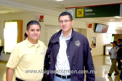06052010 México. Alejandro Garay fue recibido por Adrián Peralta.
