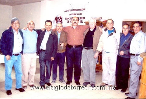 07052010 Miguel Ángel Cháirez, Enrique Reyna, Rafael Ramos, José León Pinal, Jorge Marín, Francisco Zavala, Raúl Gerardo Vega, Pedro Alvarado y Carlos Puente, en la reunión de ex alumnos del Instituto Politécnico Nacional de la Comarca Lagunera.