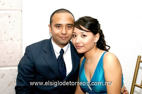 07052010 Brisa y su novio.