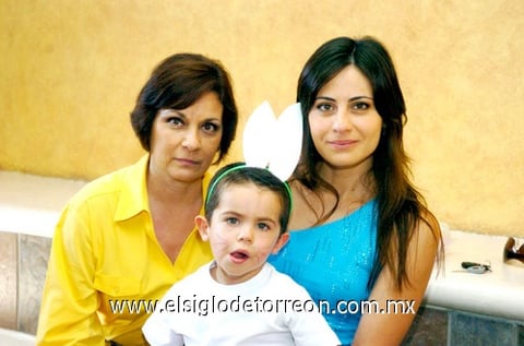 09052010 Isabel, su hija Isabel y su nieto Luis Miguel.