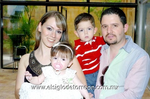09052010 Odila, Odi, Faruk y el pequeño Faruk.