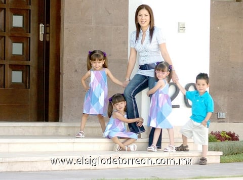 09052010 Para Maricarmen de Becerra sus cuatro hijos son su ilusión de vivir.