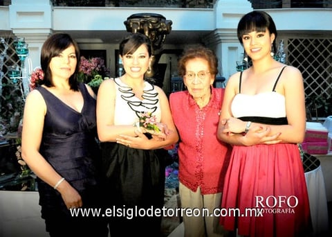 Cristina de Carmona, Kitty Carmona, Ema de Carmona y Miriam Carmona.