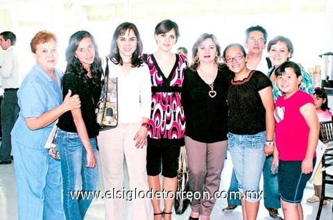 Mariela Gómez, Mariela Mijares, Dulce Mijares, Lucy Gómez, Yanalté Martínez, Nayeth Mijares, Gabriela, Luisa y Luis Martínez.