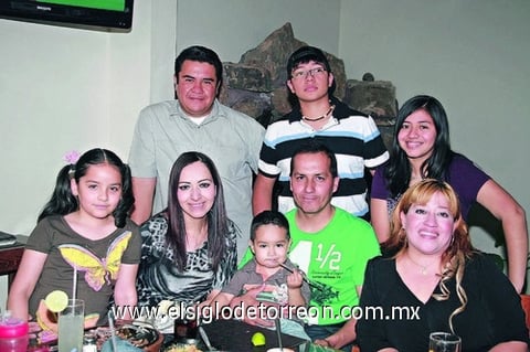 11052010 Sabino, Lorena, Ana Sofía y Miguel López Mora, Pedro, Vicky, Michelle y Pedro Daniel Adame.