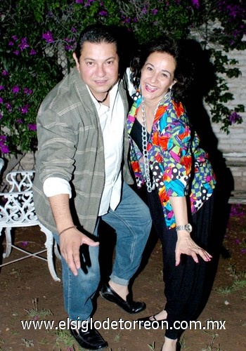 10052010 Hoy diez de mayo es celebrado al doble por doña Julia Alvarado Alvizu, quien cumple cien años de vida y festeja el Día de la Madre.