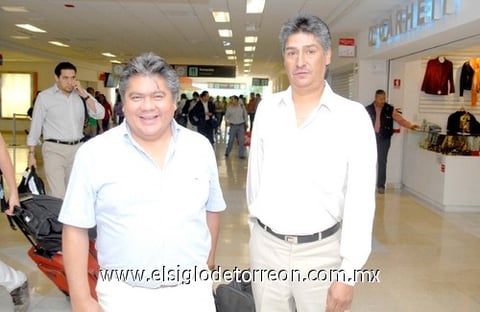 10052010 Ciudad de México. En plan de trabajo viajaron Luis González y Alfonso Pérez.