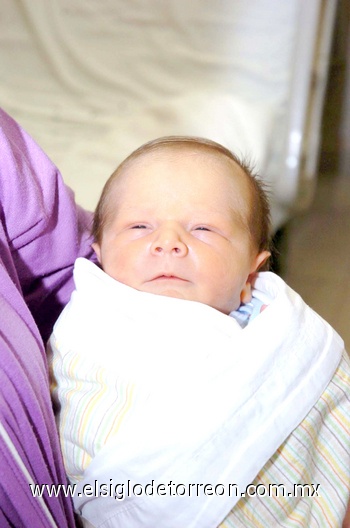 08052010 Muy apuesto luce Samuel.