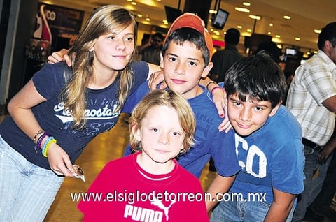 08052010 Bárbara, Diego, Andrés y Carlos.