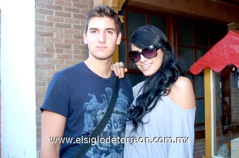 12052010 Carlos Santibáñez y Paola Ramírez.