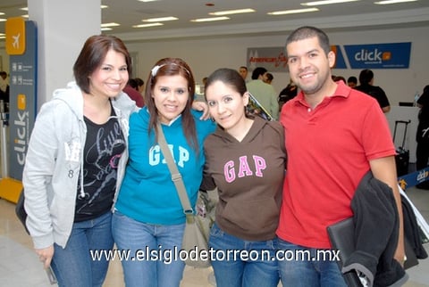 12052010 Madrid. Gloria Siller, Carina Siller, Alma Zúñiga y Paul Zúñiga.