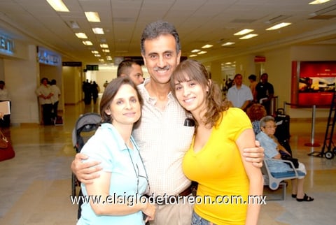 12052010 San Francisco. Claudia Chávez y Carlos Murra despidieron a Claudia Murra.