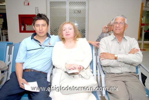 12052010 Atlanta. José Domingo López Chávez, María de Jesús Chávez Hernández y Domingo López Bustos.