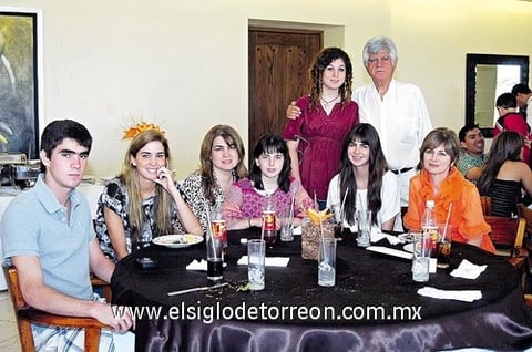 13052010 En familia. Pepe, Lilia, Mónica, Diana, Luisa, Diana, Mane y Gerardo.