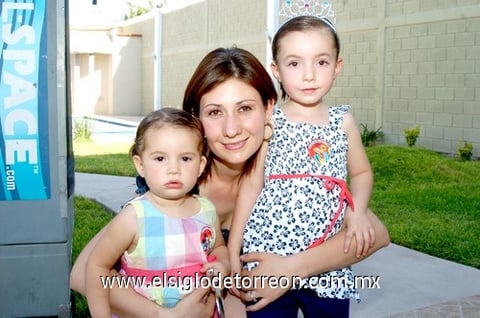 13052010 Invitadas. Luciana, Karla e Ivanna Durón Ortiz.