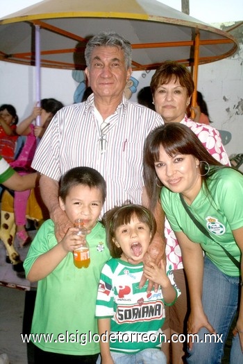 13052010 Valentín Antonio González Delgado fue festejado al cumplir tres años de vida por sus papás Fabiola Delgado Varela y Alejandro González Rivera.