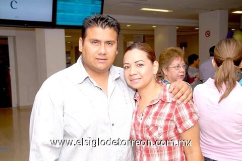 13052010 Panamá. Jorge Mendoza se despidió de Maribel Fierro de Mendoza.