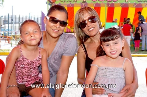 14052010 Perla Lozano, María Paula, Pina Martínez y Maryjose Ramírez.
