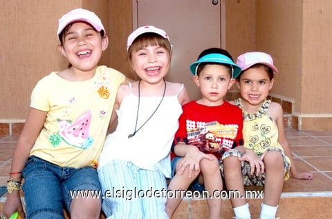 14052010 Pequeños. Andrea, Ana Lucía, Héctor y Pilar.