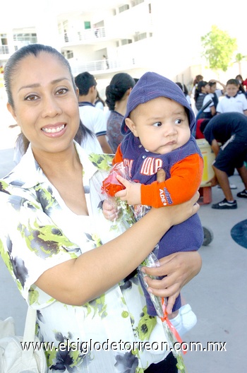 14052010 Julieta Vázquez de Córdova y su hijo Fernando Córdova.