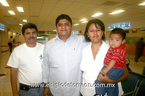 14052010 CANCÚN. Cuauhtémoc Castro Rangel, Ovet Contreras Valles, Nancy Gabriela Aguilar e Isai Contreras.
