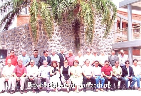 16052010 Se celebró una reunión de los ex-alumnos del Colegio Cervantes de la generación de primaria 1960-1966. Asistieron: Ernesto Román M., Enrique Cázares R.,  Juan de Dios Enríquez, Enrique Soto M., José G. Villarreal S., Silvestre Faya, Rito Román, Pablo Armendáriz, Gerardo Guerrero, Fernando Zorrilla, Víctor Viesca, Daniel Villavicencio, Jesús María del Bosque, Fernando Javier Ramos S., Andrés H. Villalobos, Ángel Rodríguez Ch., Rosa María Hernández O., Georgina Llore'ns, Mireya Castro G., Miguel Ángel Ávalos, Joaquín García, Pablo del Valle, Pedro Díaz Rivera, Rogelio Soto y Atilano San Andrés.